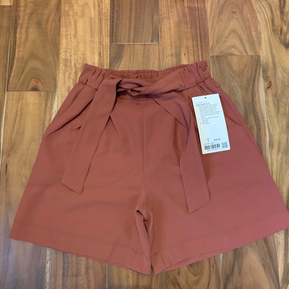 lululemon athletica Pants - Lululemon noir short 5.5” inseam size 4 RSTC